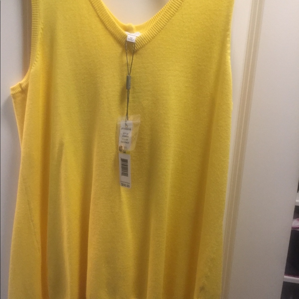 Sleeveless Top - Picture 4 of 6
